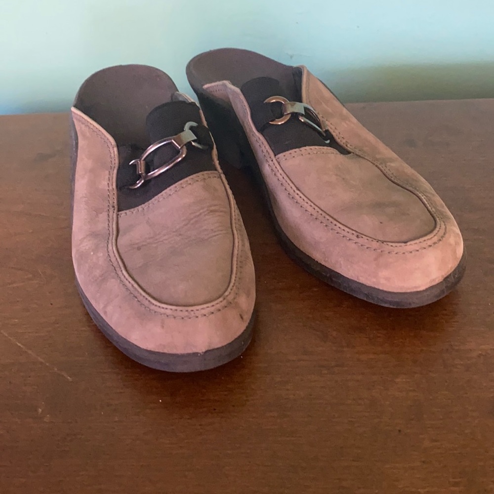 Aerosol Gray Suede Clog